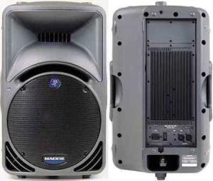 Casse attive mackie 480 watt rms . Amplificazione basse e alte frequenze
