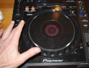Pitch bending con la jogwhell di un lettore per dj cdj