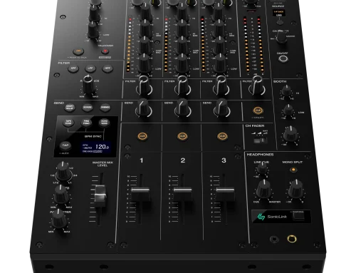 Alphatheta DJM-V5 con layout classico Pioneer DJ
